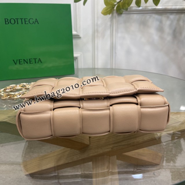 Bottega veneta高端女包 96008奶茶色 寶緹嘉新款枕頭鏈條包 BV經典款單肩斜挎手提女包  gxz1233